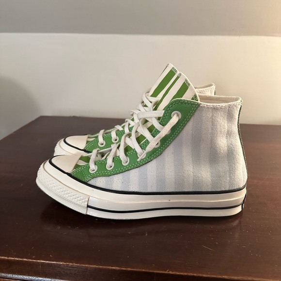 Converse size 8 Women’s NEVER WORN - Picture 3 of 5